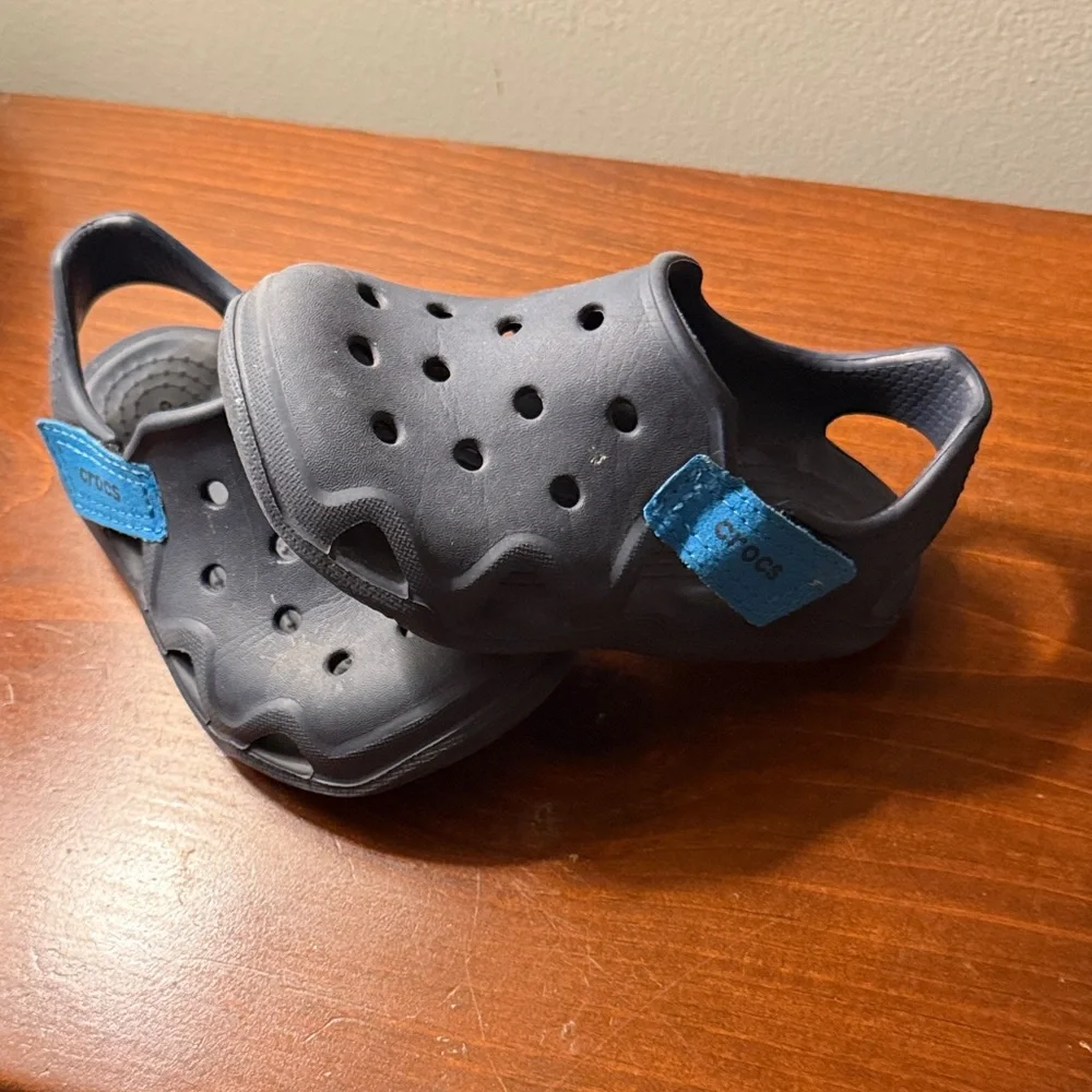 CROCS Kids' Dark Blue Sandals Size 7 2/$20